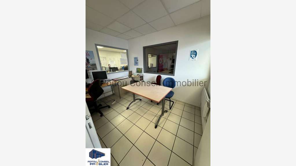 Local d'activité 950m² à louer Niort Mendes France