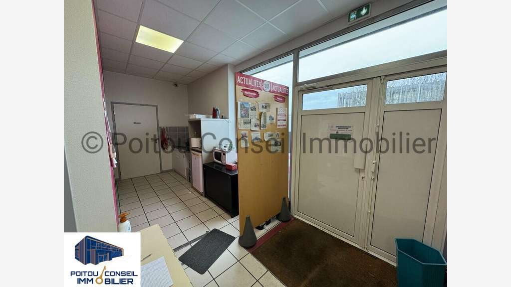 Local d'activité 950m² à louer Niort Mendes France