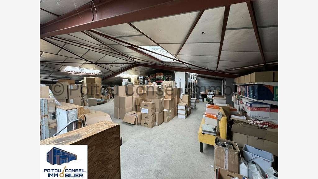 Local d'activité 950m² à louer Niort Mendes France