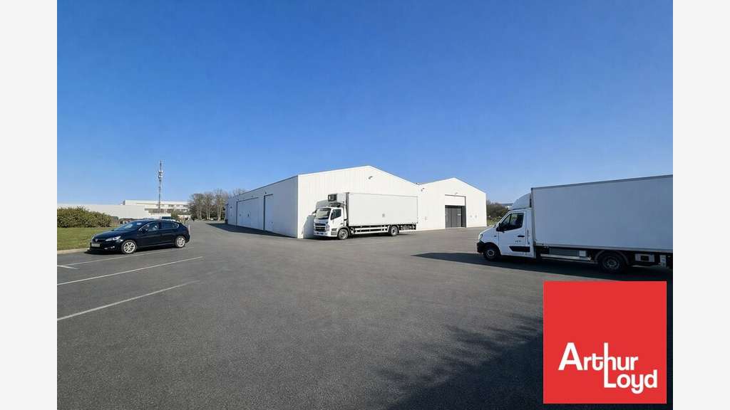 Loue local d'activité 1010m² Niort Mendès France