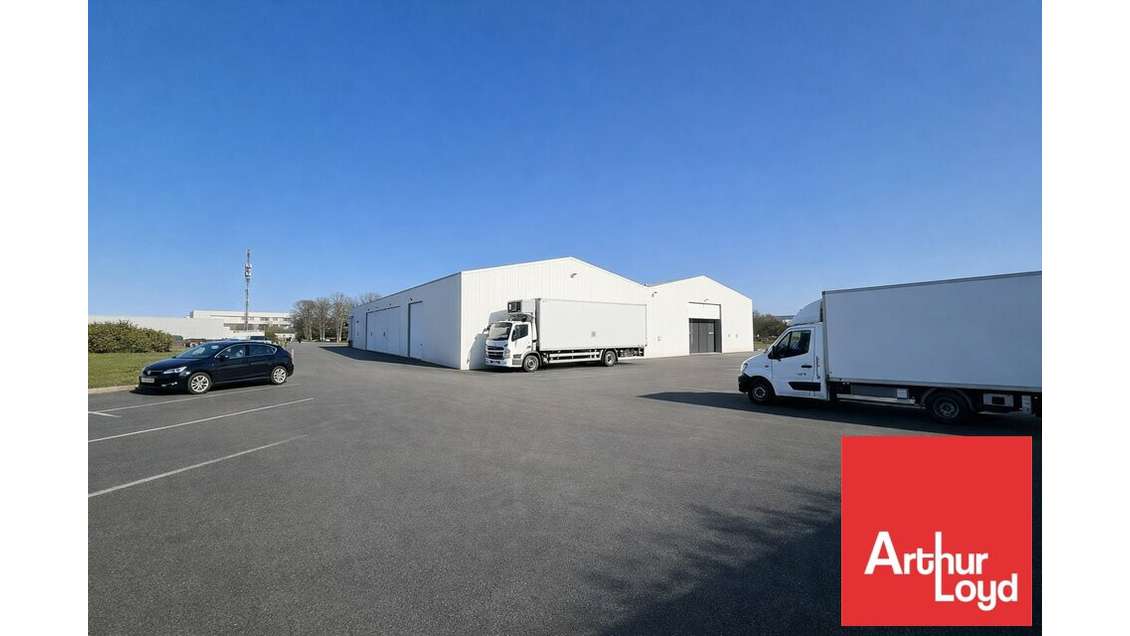 Loue local d'activité 1010m² Niort Mendès France