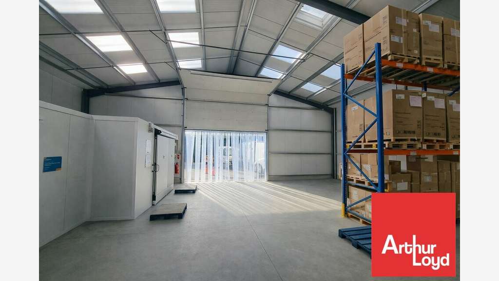 Loue local d'activité 1010m² Niort Mendès France