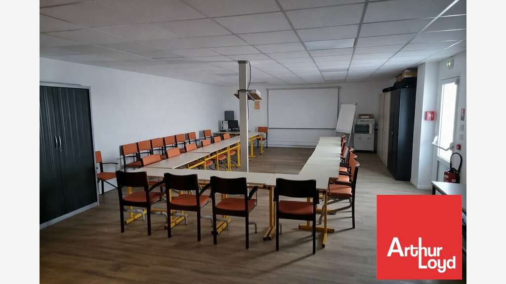 Loue local d'activité 1010m² Niort Mendès France
