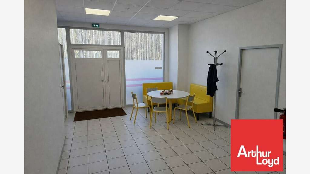 Loue local d'activité 1010m² Niort Mendès France