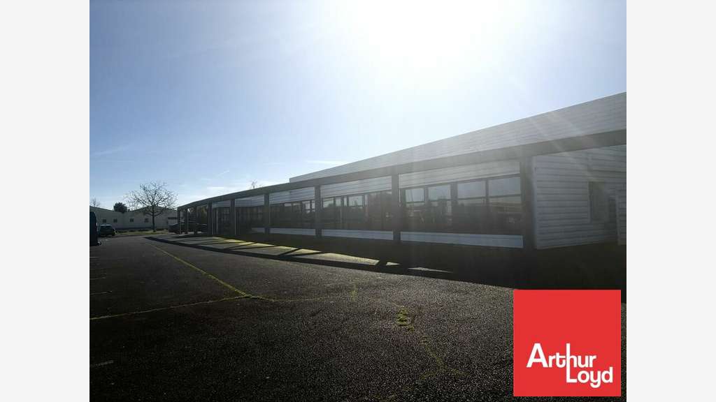 Bâtiment professionnel 1500m² à louer agglo Niort