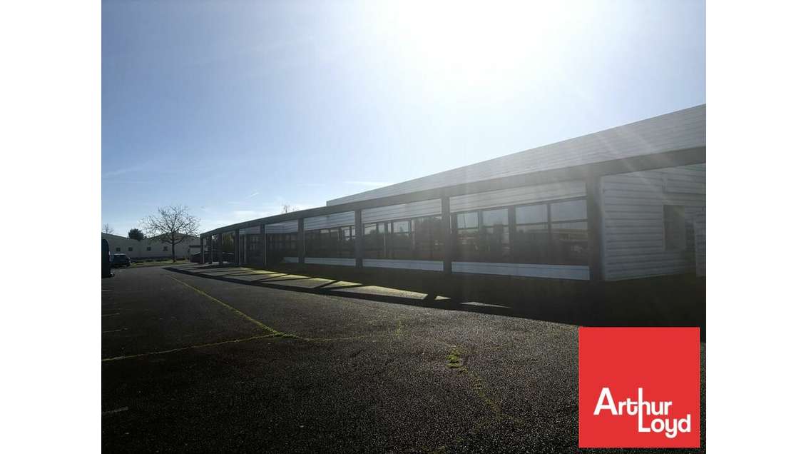 Bâtiment professionnel 1500m² à louer  agglo Niort