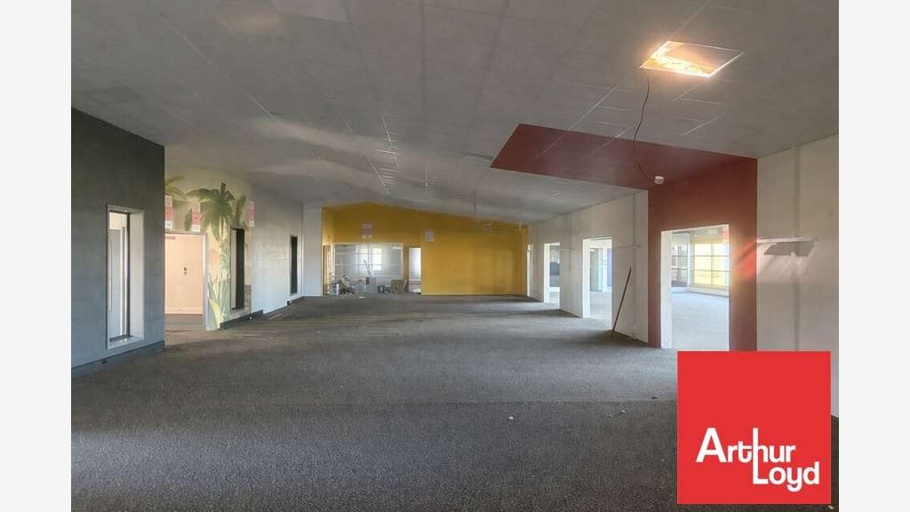 Bâtiment professionnel 1500m² à louer agglo Niort