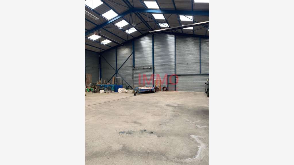 A louer entrepôt 450m² à Niort Est