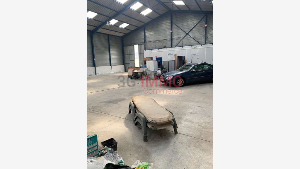 A louer entrepôt 450m² à Niort Est