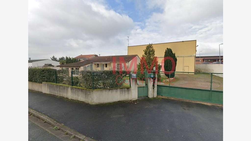 A louer entrepôt 450m² à Niort Est