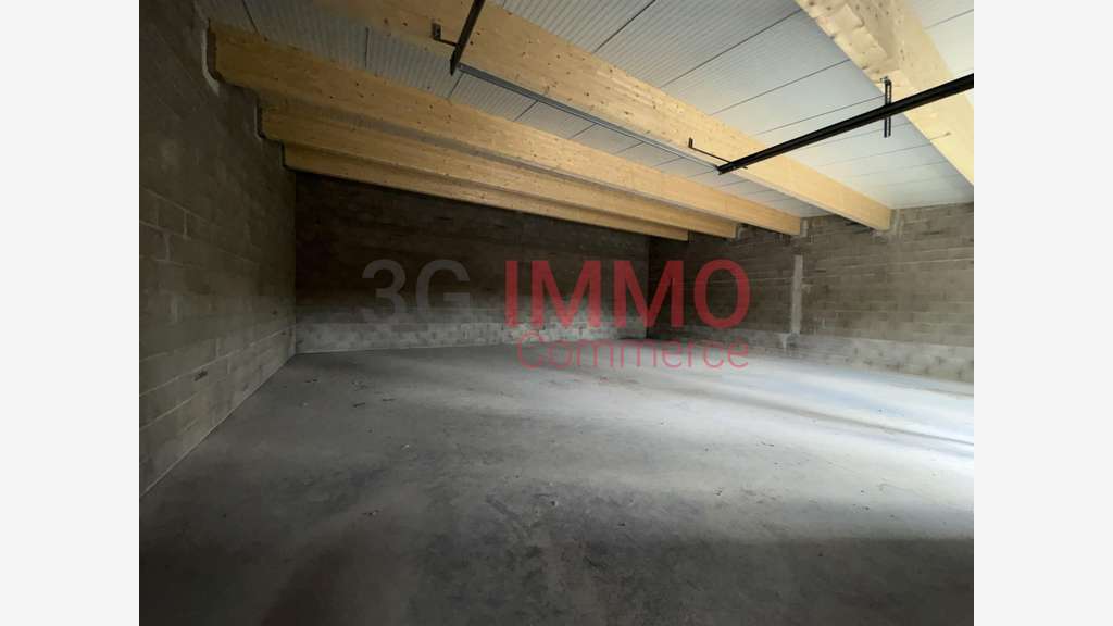 A louer local neuf de 155m² prox za à Niort
