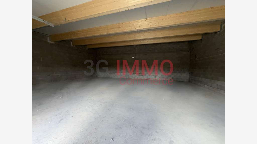 A louer local neuf de 155m² prox za à Niort