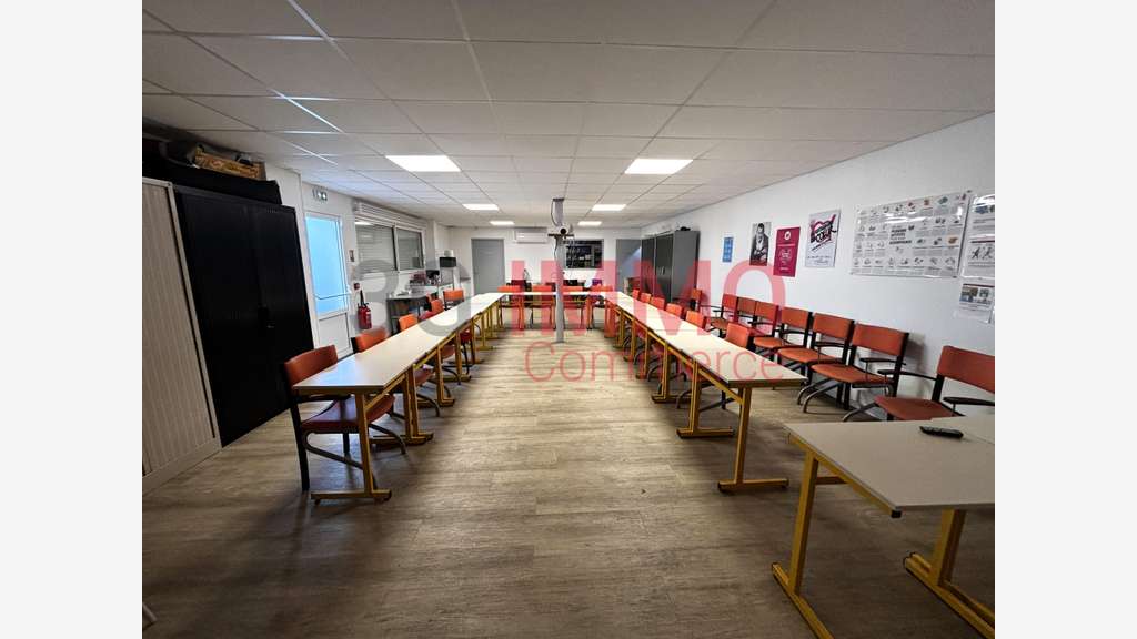 A louer local 1010m² secteur Mendes France Niort