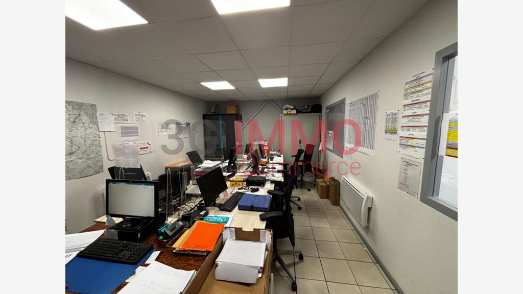 A louer local 1010m² secteur Mendes France Niort