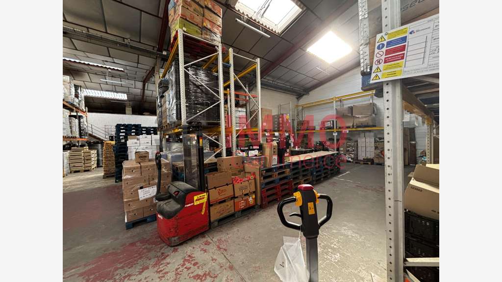 A louer local 1010m² secteur Mendes France Niort