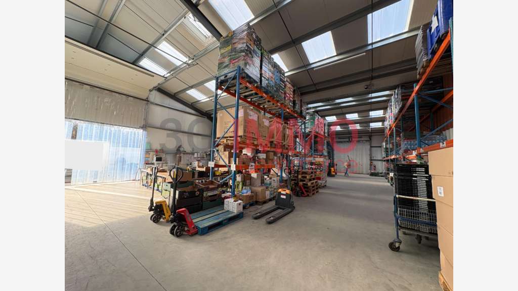 A louer local 1010m² secteur Mendes France Niort