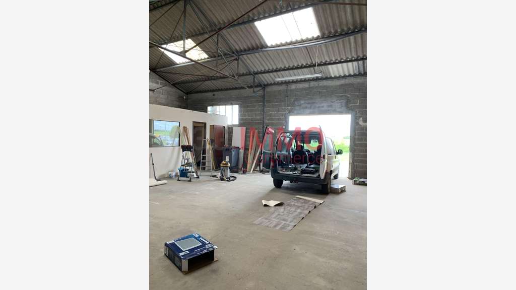A louer entrepôt bureaux de 91m² à Niort