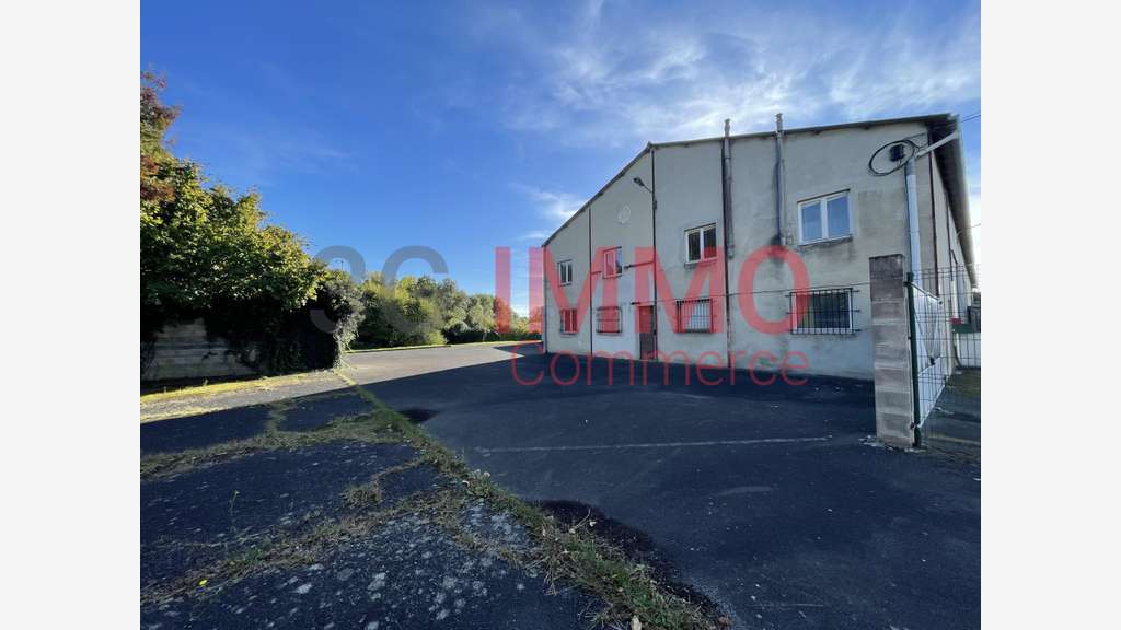 A louer local 1332m² à Niort Bessines 