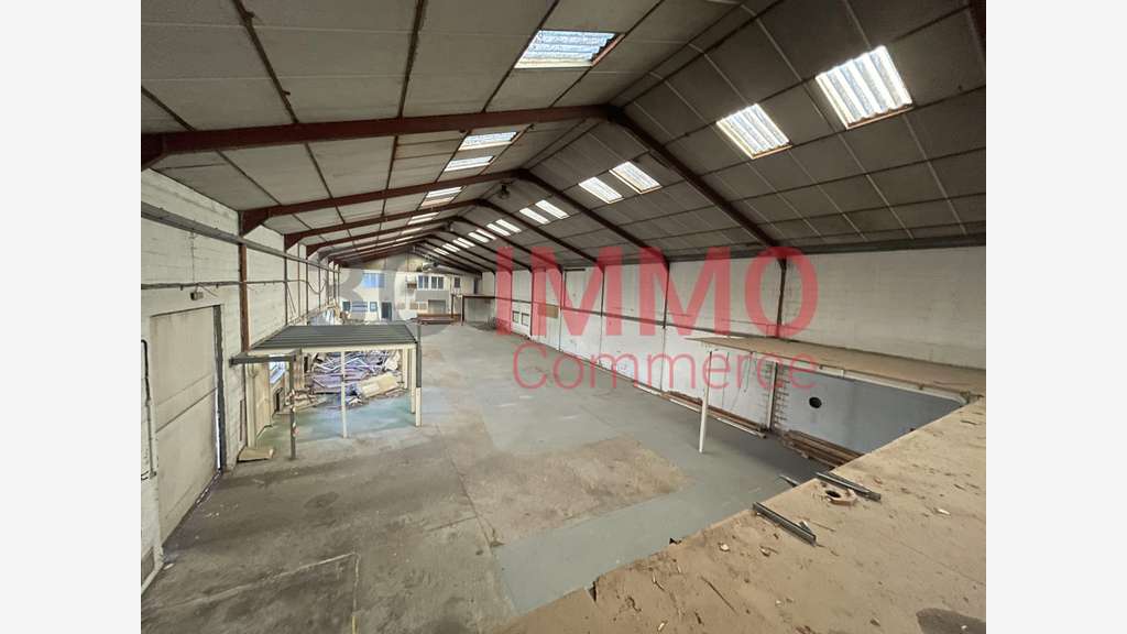 A louer local 1332m² à Niort Bessines 