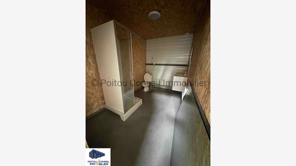 CELLULE COMMERCIAL 407m2 ZONE TERRE DE SPORT NIORT