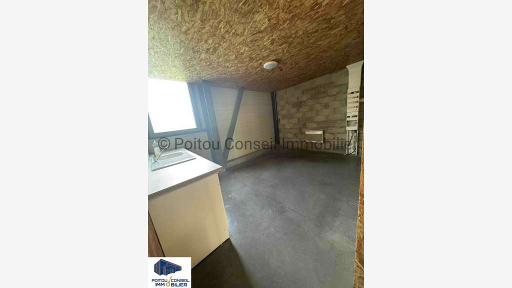 CELLULE COMMERCIAL 407m2 ZONE TERRE DE SPORT NIORT
