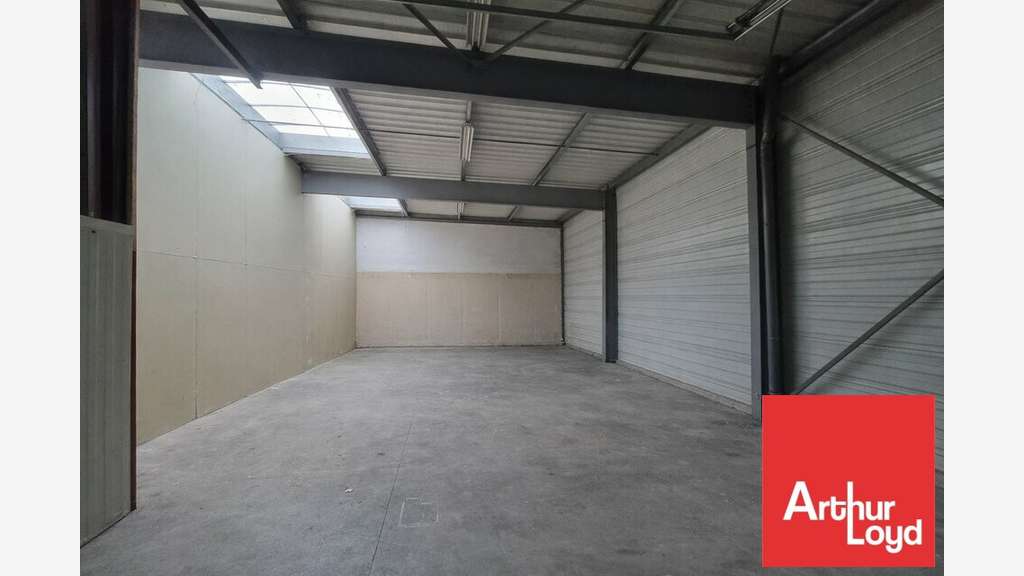 A louer local d'activité 293m² Niort Mendès France