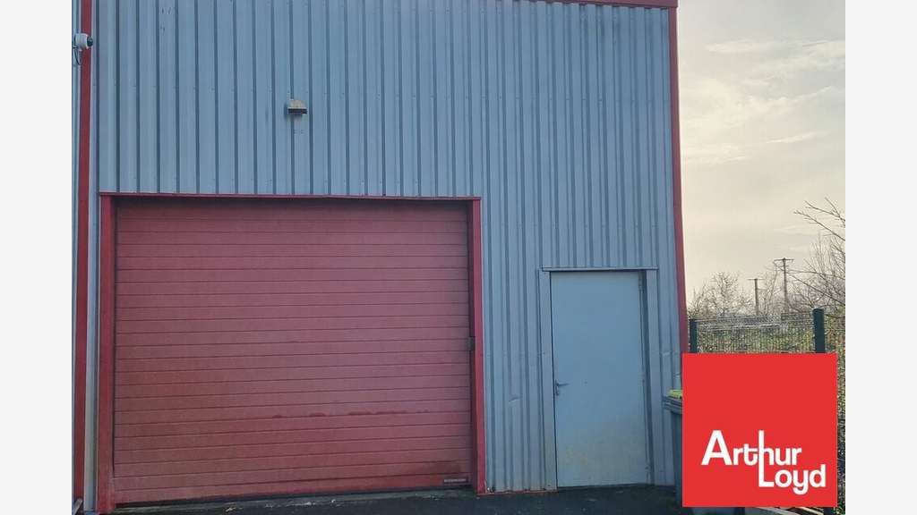 A louer local d'activité 293m² Niort Mendès France