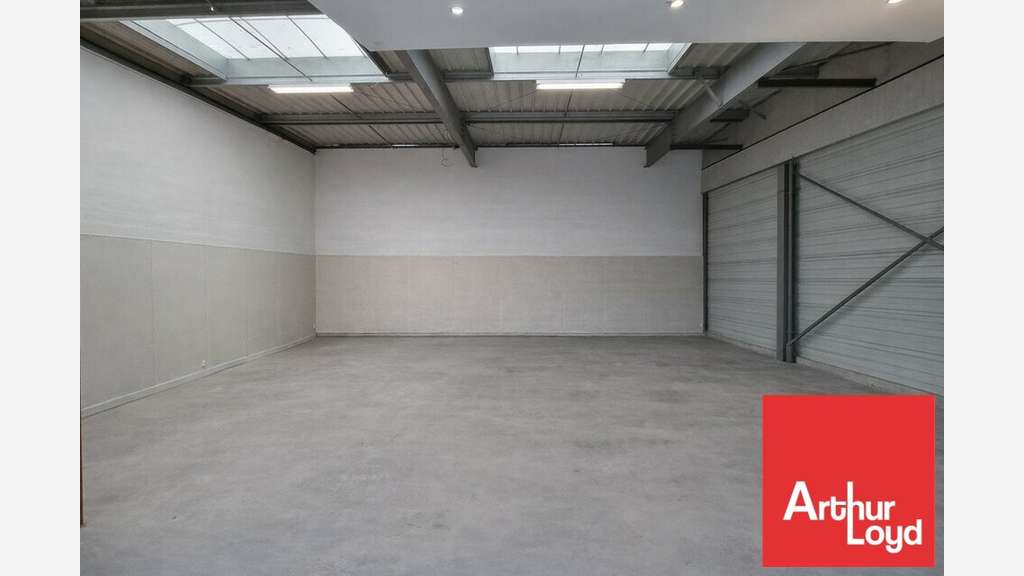 A louer local d'activité 293m² Niort Mendès France