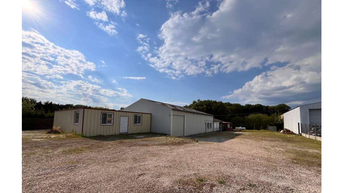 Location local d'activités 526m² à Nogent-le-Phaye