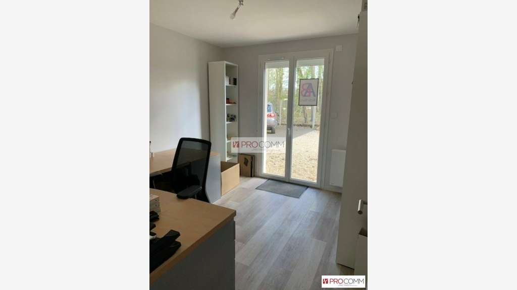 A louer bureaux 98m² avec garage à Nogent-le-Phaye