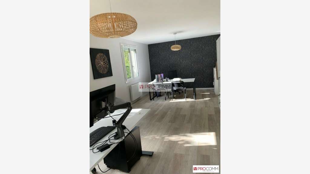 A louer bureaux 98m² avec garage à Nogent-le-Phaye