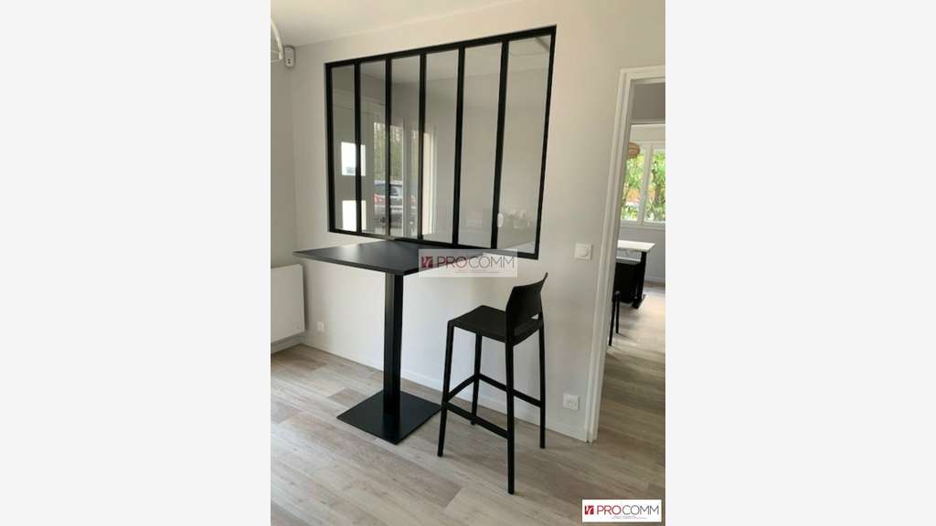 A louer bureaux 98m² avec garage à Nogent-le-Phaye