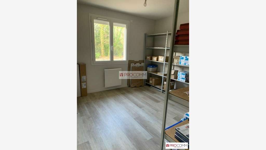 A louer bureaux 98m² avec garage à Nogent-le-Phaye