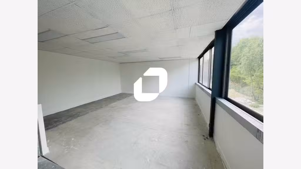 A louer Local d'activité 700m² Noisy le grand