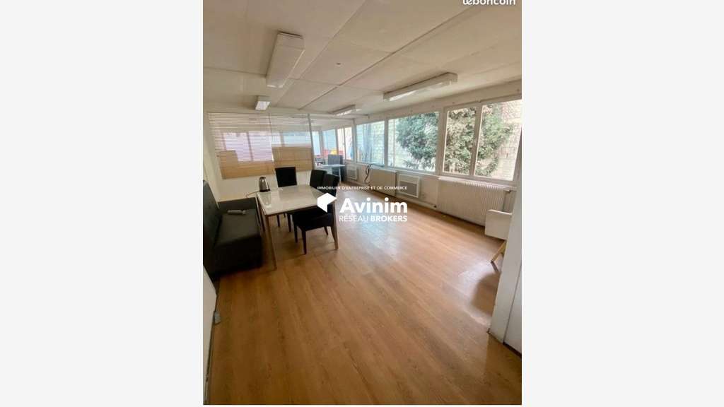 Batiment independant de 400m²