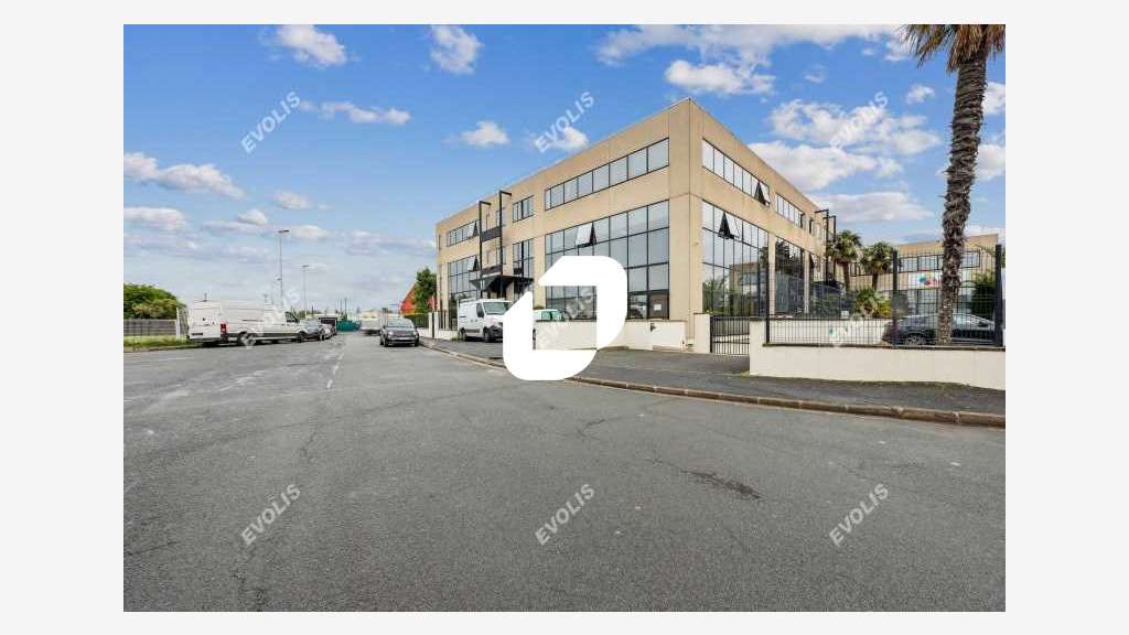 A louer Local d'activité 710m² Noisy le sec