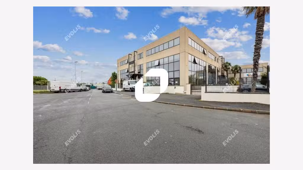 A louer Local d'activité 710m² Noisy le sec