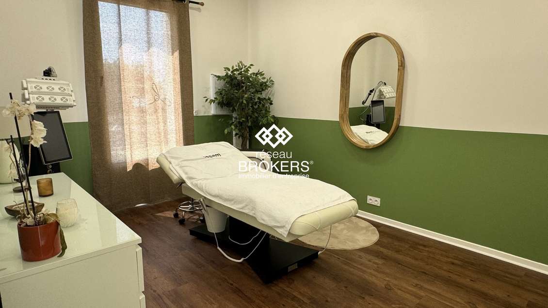 A louer local professionnel neuf 90m² à Noves