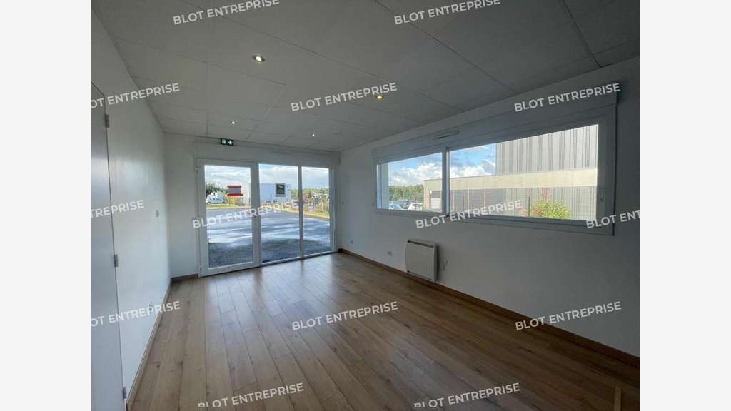 A louer locaux d'activités 208m² à Noyal