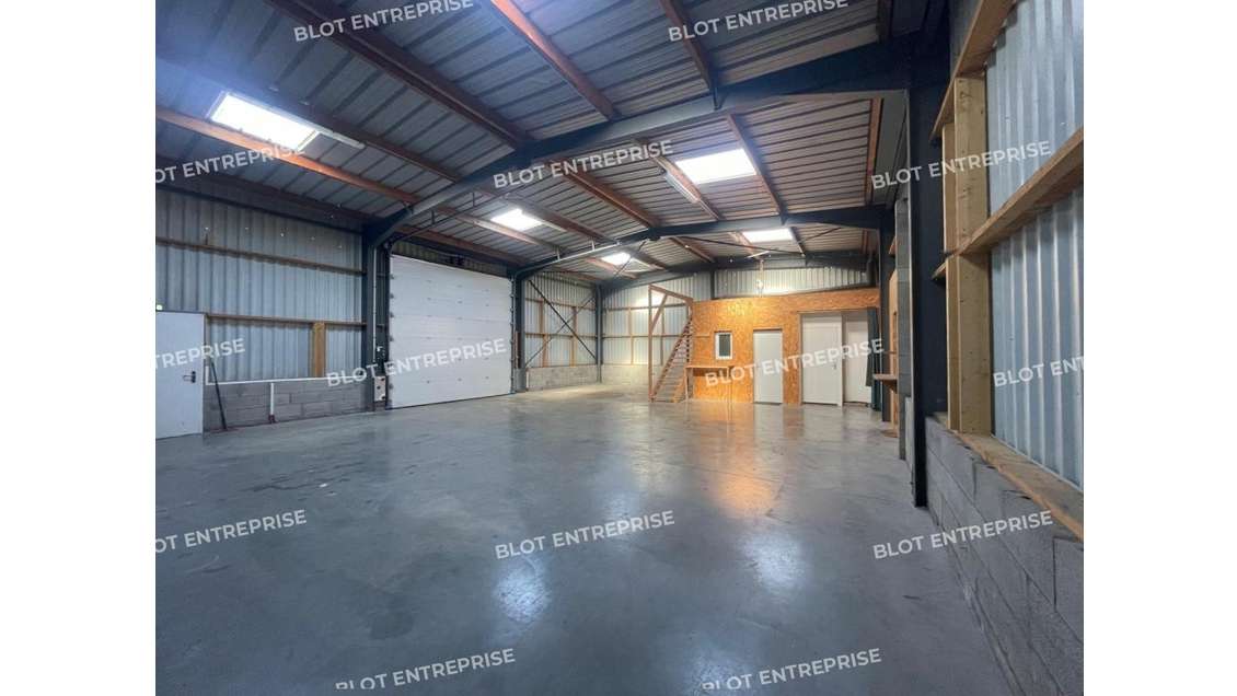 A louer locaux d'activités 208m² à Noyal