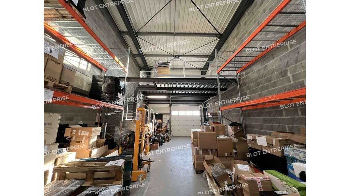 A louer cellule 258m² à Noyal-Châtillon-sur-Seiche