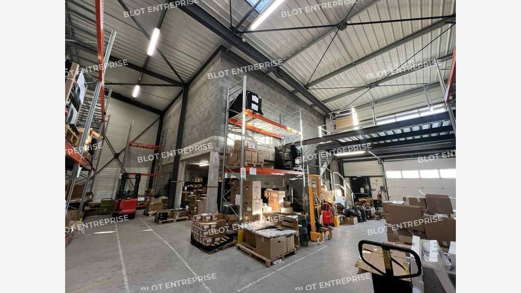 A louer cellule 258m² à Noyal-Châtillon-sur-Seiche