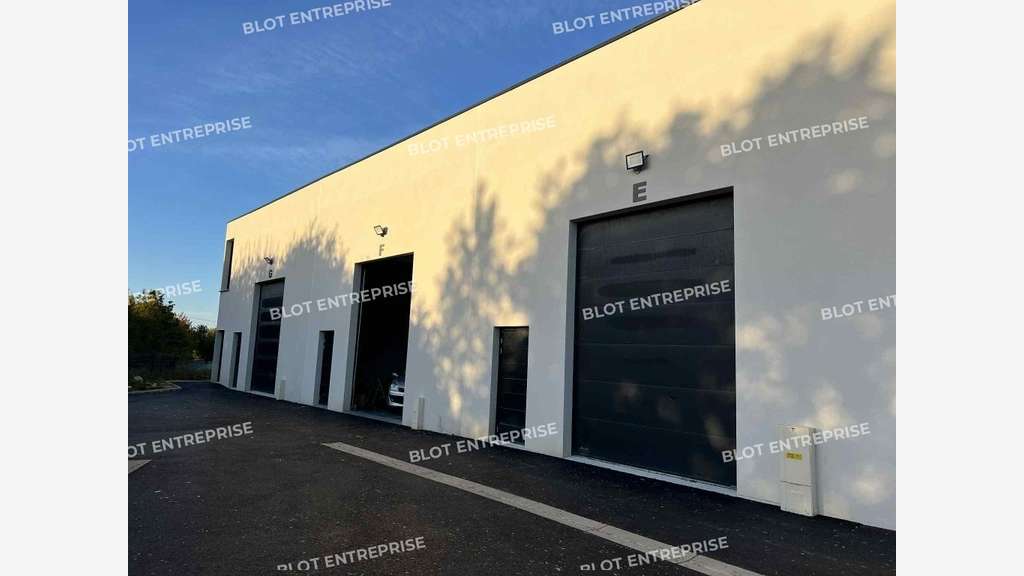 A louer cellule d'entrepôt 254m² à Noyal-Châtillon