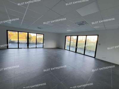 A louer cellule d'entrepôt 254m² à Noyal-Châtillon