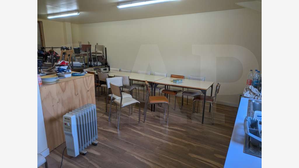 A louer entrepôt 1200m² sur 2200m² secteur Pontivy