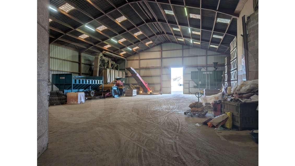 A louer entrepôt 1200m² sur 2200m² secteur Pontivy