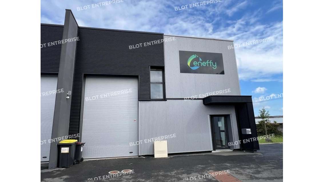 A louer cellule d'activités neuve 220m² à Noyal