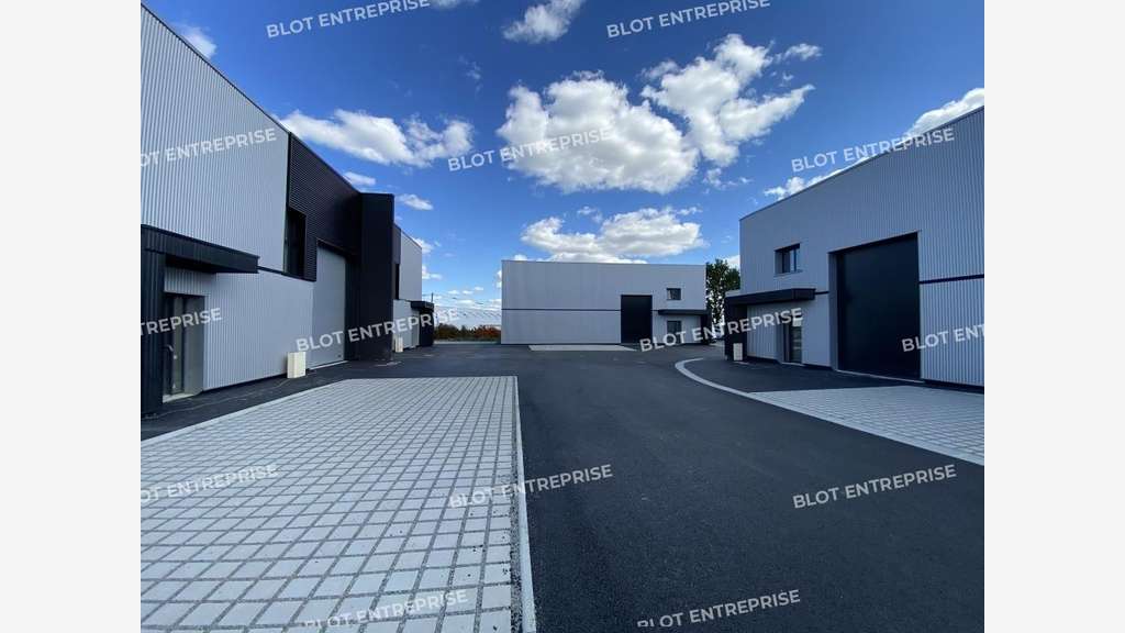A louer cellule d'activités neuve 220m² à Noyal 