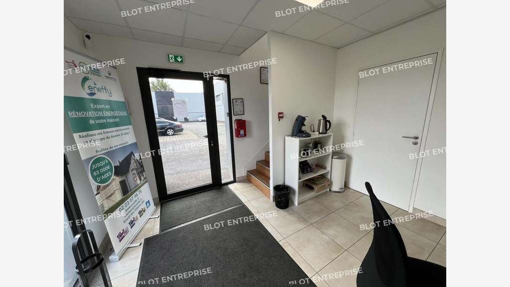 A louer cellule d'activités neuve 220m² à Noyal 