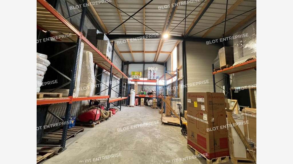 A louer cellule d'activités neuve 220m² à Noyal 
